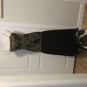 Victoria Royal gorgeous beaded dress - size 6